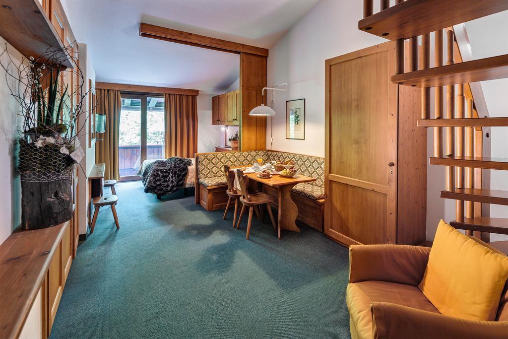 קורטינה ד'אמפזו Hotel Cristallino D'Ampezzo מראה חיצוני תמונה