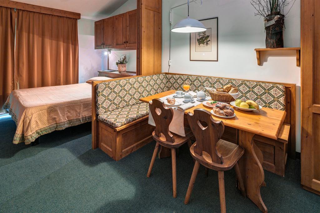 קורטינה ד'אמפזו Hotel Cristallino D'Ampezzo חדר תמונה