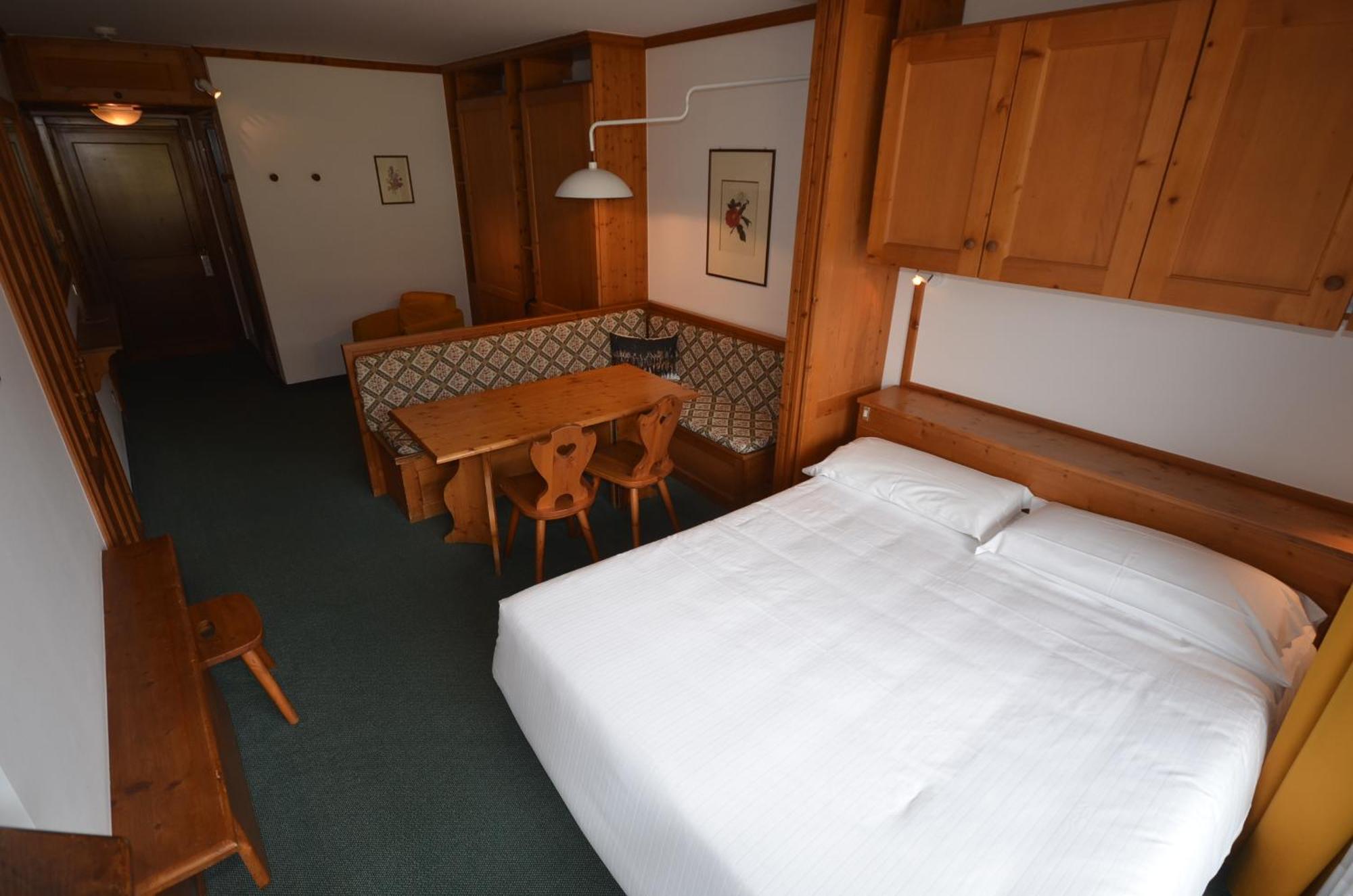 קורטינה ד'אמפזו Hotel Cristallino D'Ampezzo מראה חיצוני תמונה