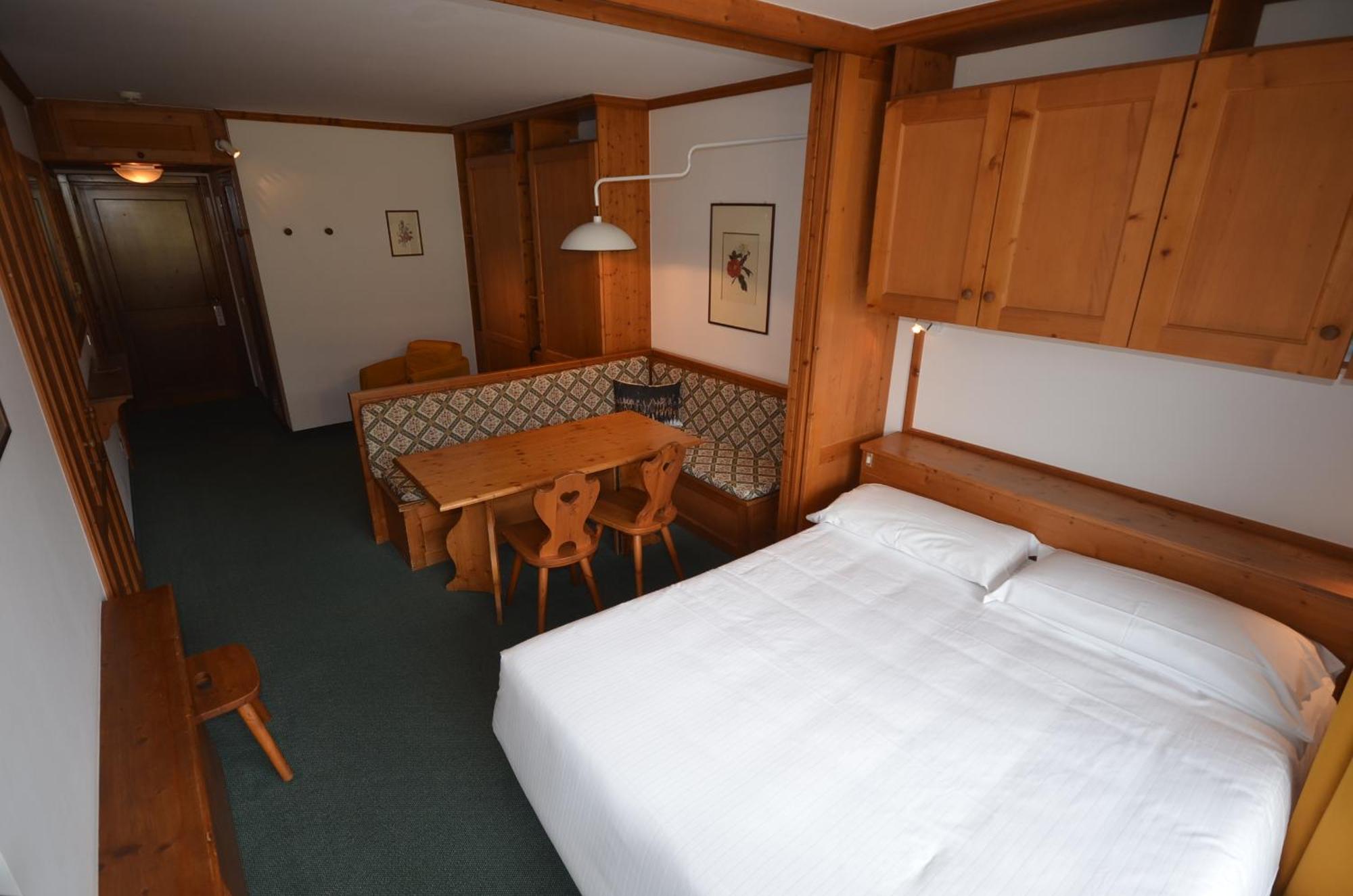 קורטינה ד'אמפזו Hotel Cristallino D'Ampezzo מראה חיצוני תמונה