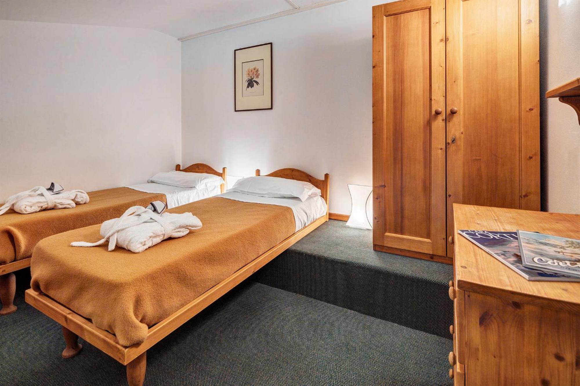 קורטינה ד'אמפזו Hotel Cristallino D'Ampezzo חדר תמונה