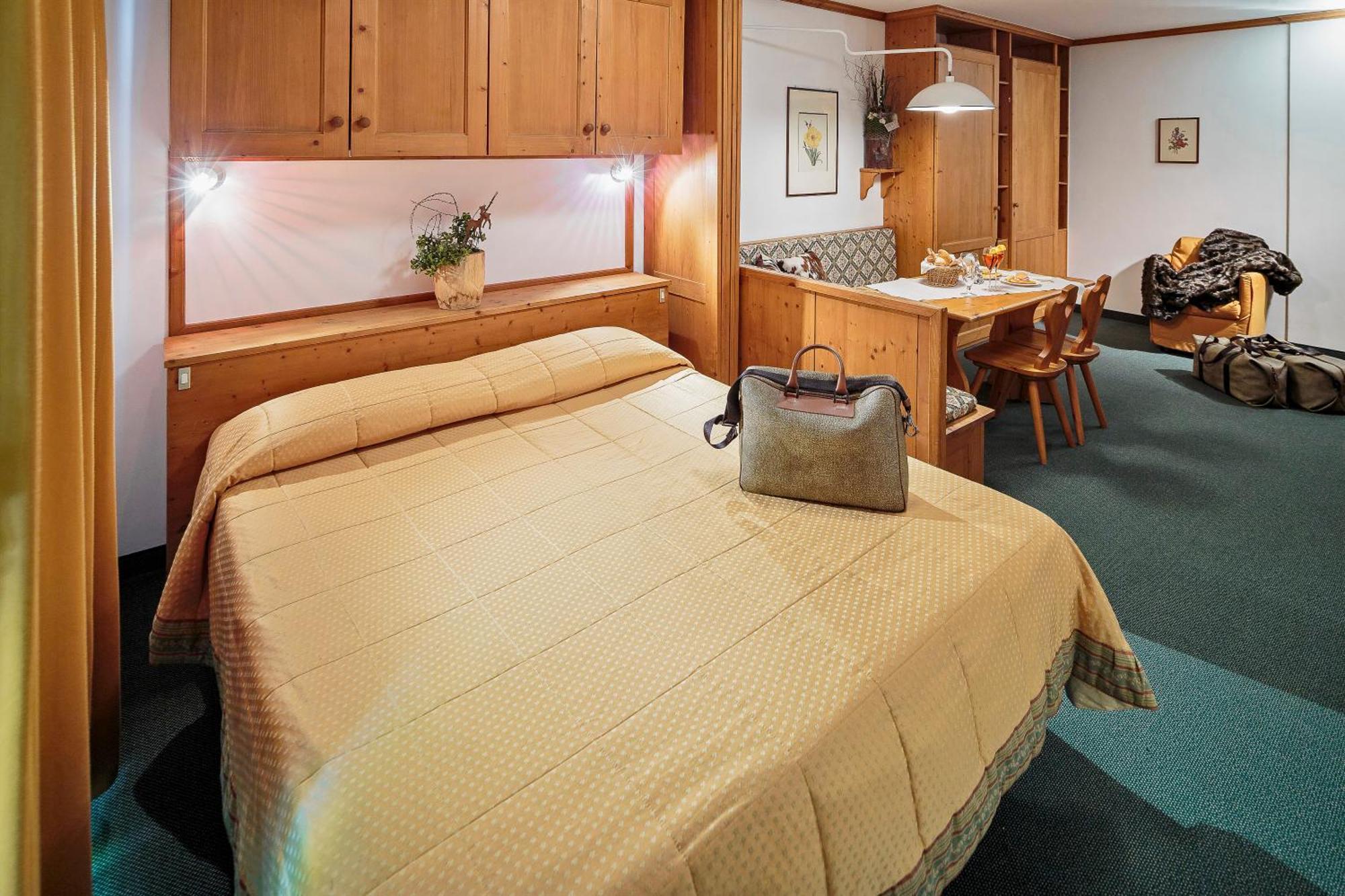 קורטינה ד'אמפזו Hotel Cristallino D'Ampezzo מראה חיצוני תמונה
