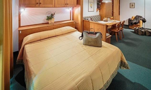 קורטינה ד'אמפזו Hotel Cristallino D'Ampezzo מראה חיצוני תמונה