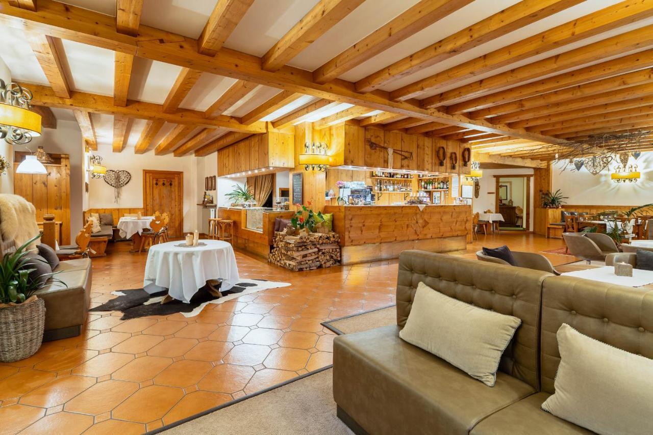 קורטינה ד'אמפזו Hotel Cristallino D'Ampezzo מראה חיצוני תמונה